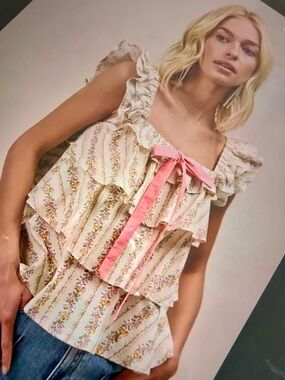 💗BiBi Floral Printed Woven Front Bow Tied Ruffled Square Neck Sleeveless Top